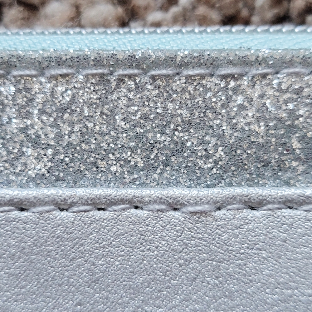 Cosmetic bag - Picture 2 of 3